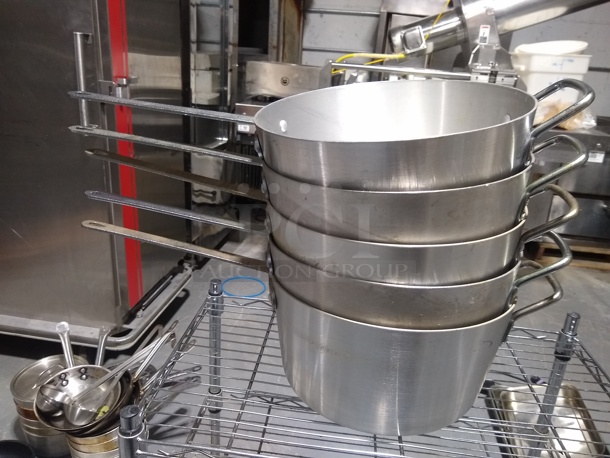 Choice 7 Qt. Tapered Aluminum Sauce Pan

 - Image 3 of 5