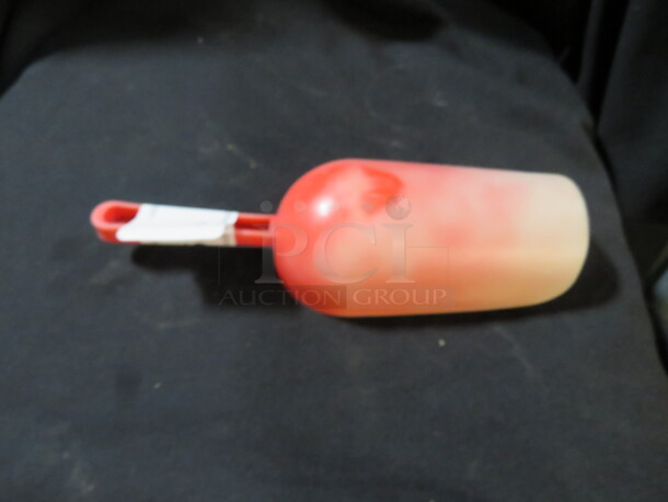 One Poly Scoop. - Image 1 of 1