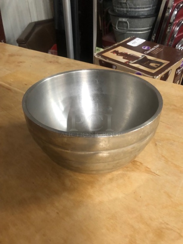 Vollrath 1.7 Quart Stainless Steel Double Wall Bowl. $32.99. #46590. 3XBID