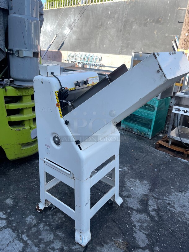 Nice! Oliver 797-N Gravity-Feed Commercial Bread Slicer w/ Last-Loaf Pusher, Gravity-Feed, 115 Volt Tested and Working!