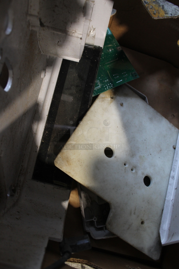 Hobart Quantum Metal Countertop Food Portioning Scale w/ Pieces. 120 Volts, 1 Phase. - Image 9 of 11