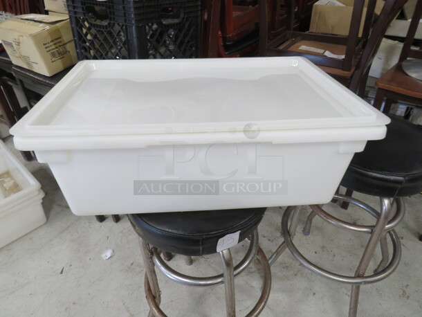 One Cambro 13 Gallon Food Storage Container With Lid. - Image 1 of 1