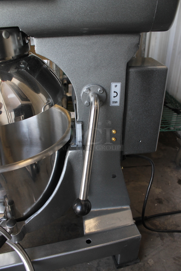 BRAND NEW SCRATCH AND DENT! Avantco 177MX20H Metal Commercial Floor Style 20 Quart Planetary Dough Mixer w/ Stainless Steel Mixing Bowl, Bowl Guard, Paddle, Whisk and Dough Hook Attachments. 120 Volts, 1 Phase. Tested and Working! - Image 5 of 10