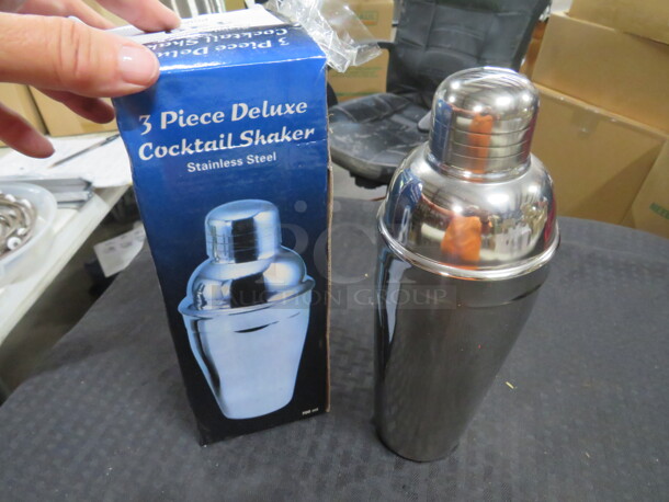 One 3 Piece Deluxe 700ml Cocktail Shaker. #SK3-24D. - Image 1 of 1