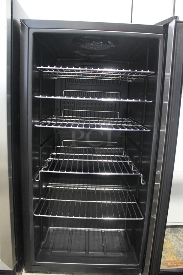 BRAND NEW SCRATCH AND DENT! Whynter BR-130SB Stainless Steel Commercial 120 Can Capacity Beverage Cooler Merchandiser. 115 Volts, 1 Phase. Tested and Working! - Image 7 of 7