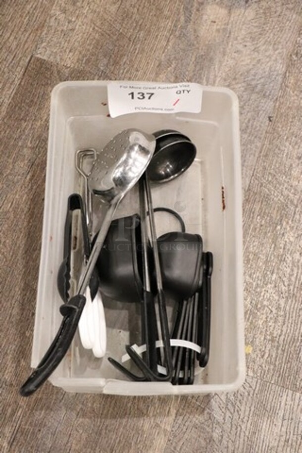 Misc Flat of Utensils - Image 1 of 1