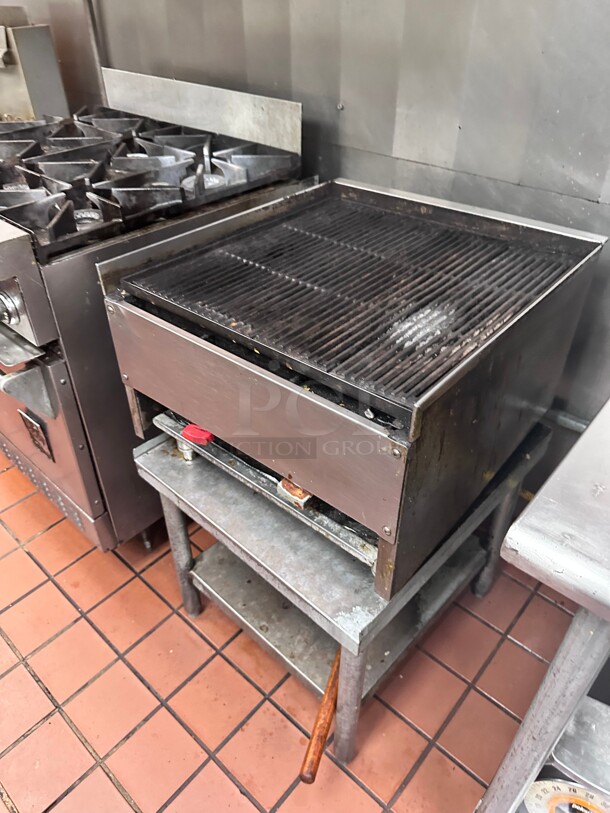 Working! Wolf Natural Gas Low Profile 22 inch Heavy Duty Radiant Gas Countertop Commercial Charbroiler - 68,000 BTU NSF Tested and Working! - Image 5 of 8