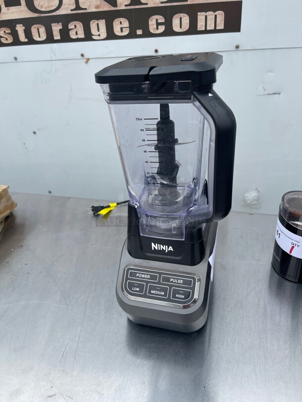 Barley Used! Ninja Professional Blender Heavy Duty 1000W BL610 120 Volt Tested and Working! 