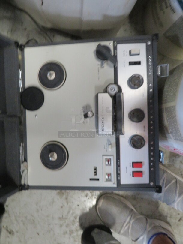 One VINTAGE Sony TC-200 Reel To Reel Tape Player/Recorder. - Image 2 of 3