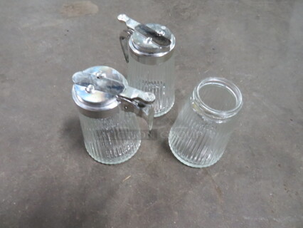 Syrup Dispenser. 2 Lids. 3XBID.