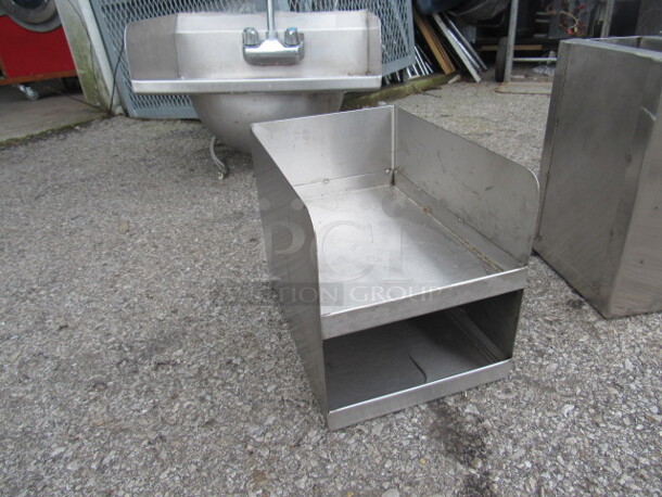 One Stainless Steel Holder. 8X11.5X9 - Image 1 of 1