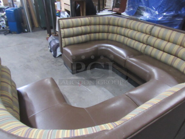 One AWESOME VIP Booth. 90X89X36 - Image 5 of 5