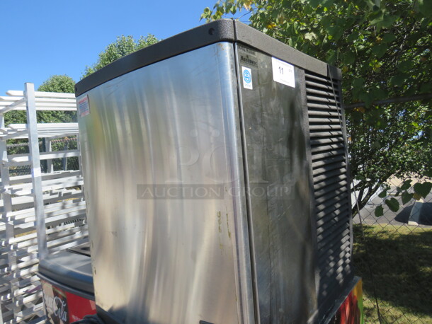 One Manitowic Ice Maker. 115 Volt. Model# QY0424A. 23X24X27 - Image 2 of 3