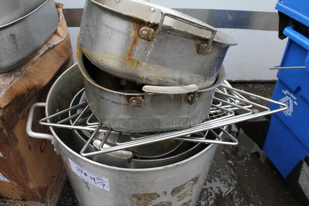 ALL ONE MONEY! Lot of Metal Items Including Stock Pot and Baking Pans  - Image 4 of 4