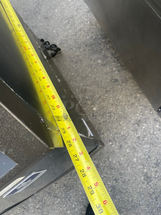 Late Model! Manitowoc UY-0310A  30 inch Air Cooled Undercounter Half Dice Commercial Ice Machine 115V, 295 lb per Day Tested and Working!  - Image 8 of 9