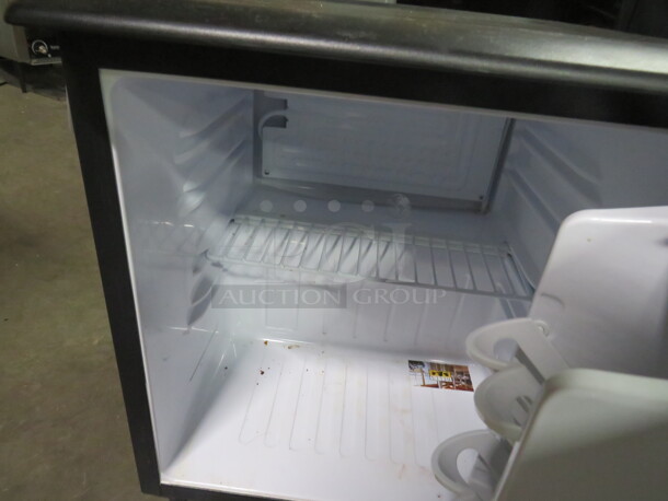 One Danby Counter Top Refrigerator. 115 Volt. Model# DAR195BL. 18X19X20 - Image 2 of 2