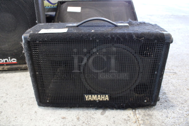 Yamaha Model SM10IV Speaker. 22x11x14