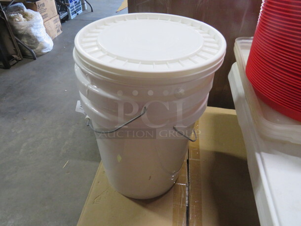 5 Gallon Bucket With Lid. 2XBID