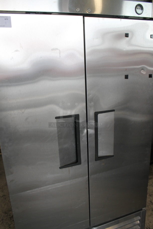 2015 True T-35 Stainless Steel Commercial 2 Door Reach In Cooler w/ Poly Coated Racks on Commercial Casters. Tested and Powers On But Does Not Get Cold
 - Image 4 of 7