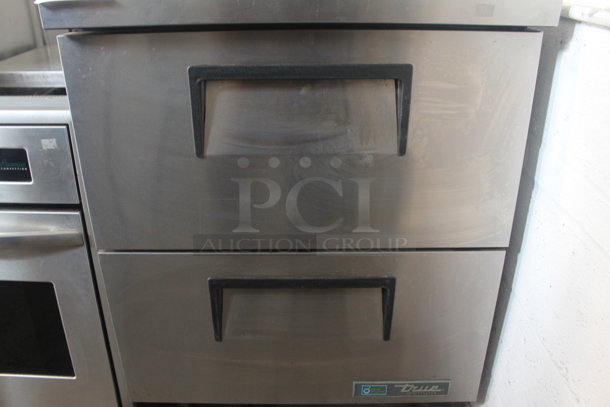 2020 True TWT-27D-2-HC Stainless Steel Commercial 2 Drawer Work Top Cooler w/ Back Splash on Commercial Casters. 115 Volts, 1 Phase. Tested and Working! - Image 4 of 7