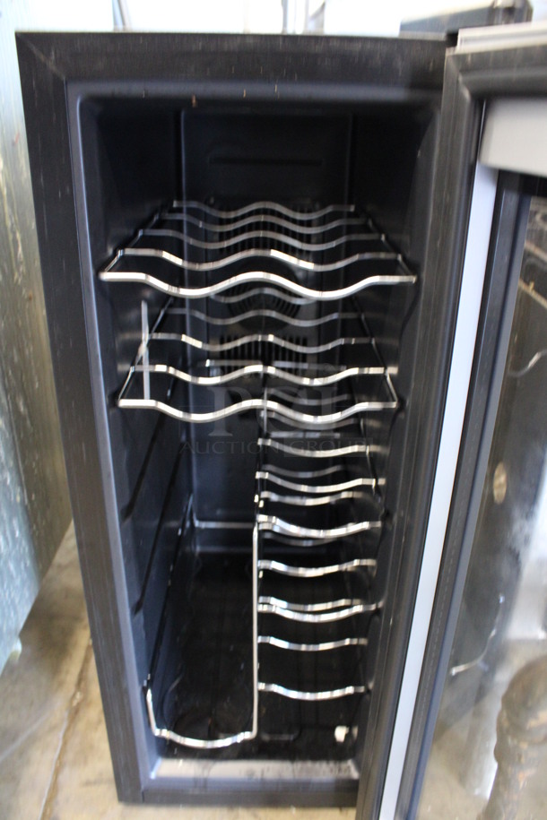 Avanti Model EWC1201 Metal Mini Wine Chiller Merchandiser. 115 Volts, 1 Phase. 10x20x25. Tested and Working! - Image 4 of 5