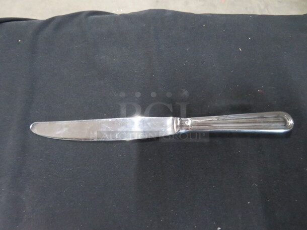 La Tavola Alfa Solid Handle Dinner Knife. 12XBID - Image 1 of 1