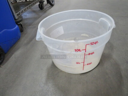 One 12 Quart Food Storage Container.