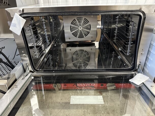 BRAND NEW SCRATCH AND DENT! Avantco 177CO16 Stainless Steel Commercial Countertop Electric Powered Half Size Convection Oven. 120 Volts, 1 Phase. Tested and Working! - Image 4 of 5