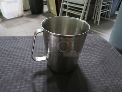 One NEW Vollrath 1 Quart Stainless Steel Graduated Measurer. #95320. 