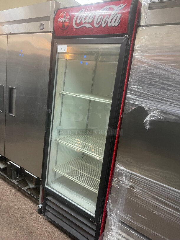 Working! True GDM-26 27 inch One Section Glass Door Commercial Merchandiser, (1) Right Hinge Door, 115v NSF Tested and Working! - Image 2 of 5