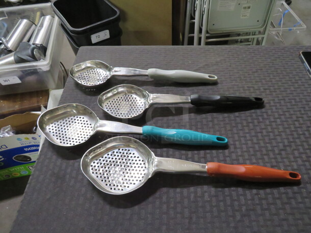 NEW Vollrath Stainless Steel 4oz Perforated Spoodle. 4XBID - Image 1 of 1