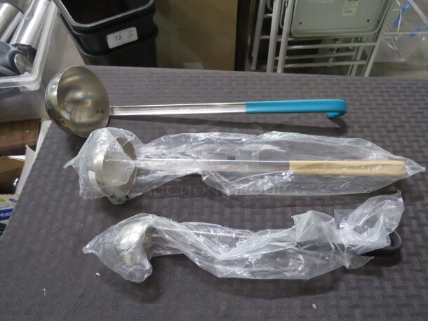 NEW Vollrath Stainless Steel Assorted Size Ladle. 3XBID - Image 1 of 1