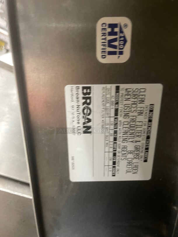 Broan Under Cabinet Range Hood  Heat Sentry™, Convertible Vent Options, UL Listed, and HVI-2100 Certified: 42 Inch, 198 CFM 115 Volt Tested and Working! - Image 6 of 9