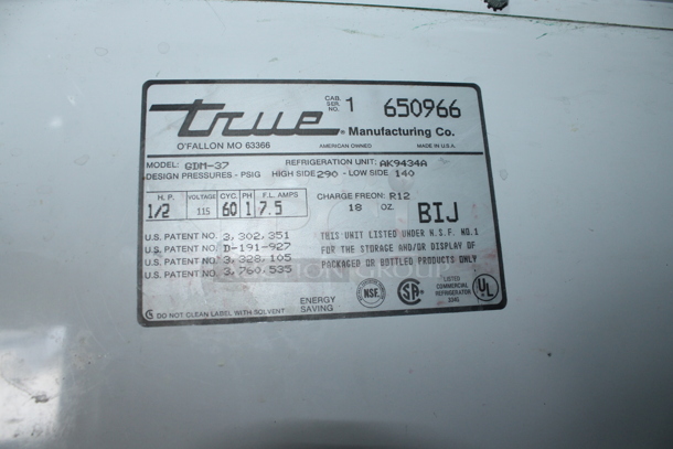 True GDM-37 Metal Commercial 2 Door Reach In Cooler Merchandiser w/ Poly Coated Racks. 115 Volts, 1 Phase. Tested and Working! - Image 4 of 4
