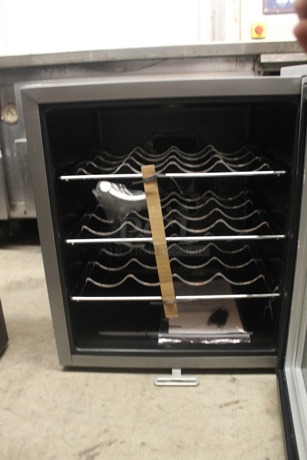 BRAND NEW SCRATCH AND DENT! Whynter WC-16S Stainless Steel  16 Bottle Thermoelectric Wine Cooler With Steel Wine Racks. 110V. Tested And Working!  - Image 4 of 5