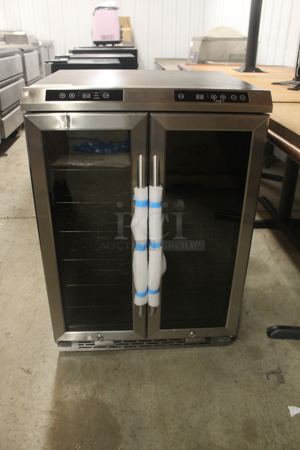 BRAND NEW SCRATCH AND DENT! Avanti WBC19DZ 19 Bottle / 66 Can Stainless Steel Side By Side Dual Zone Wine Chiller/Beverage Cooler. 115V. Tested And Working! 