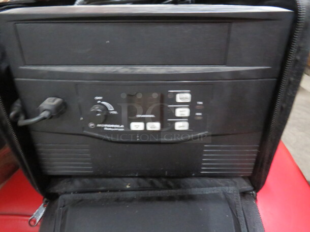 One Motorola Radius GR1225 Repeater In A Carry Bag, With 16 Walkie Talkies In 2 Bases, Plus Extras, See PICS! - Image 2 of 5