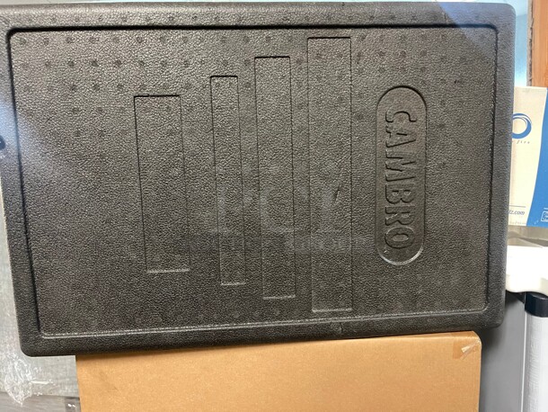 Clean! Cambro Cam GoBox® Black Top Loading EPP Insulated Food Pan Carrier - 8inch Deep Full-Size Pan Max Capacity  NSF - Image 5 of 7