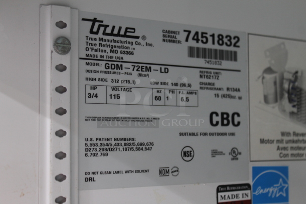 2012 True GDM-72EM-LD ENERGY STAR Metal Commercial 3 Door Reach In Cooler Merchandiser w/ Poly Coated Racks and Drink Sliders. 115 Volts, 1 Phase. Tested and Working! - Image 6 of 6