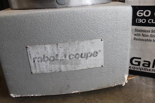 Robot Coupe R10 Metal Commercial Countertop Food Processor w/ Blade. 208-230 Volts, 1 Phase. - Image 8 of 9
