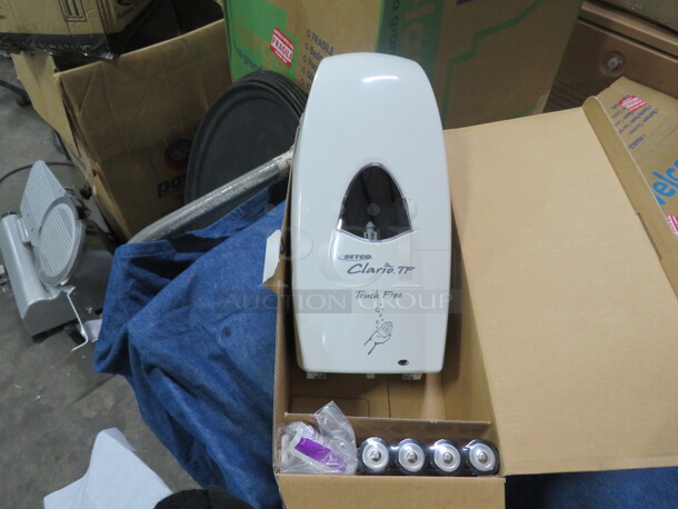 NEW Clario Betco Automatic Hands Free Soap Dispenser.  - Image 1 of 2