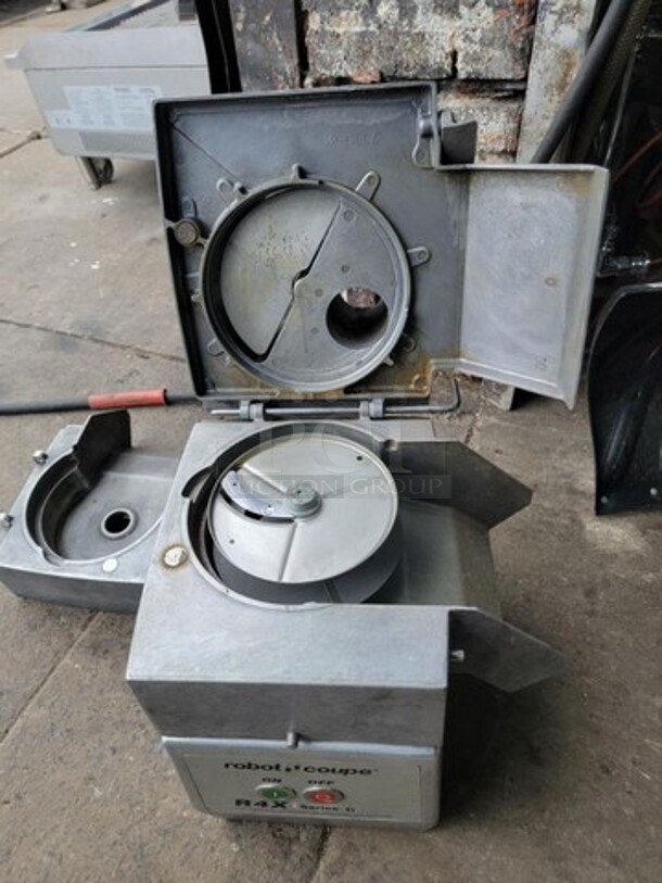 Nice! Robot Coupe Commercial Countertop Food Processor! All Stainless Steel! Model: R4X Series D! 115V 1 Phase!  - Image 9 of 9