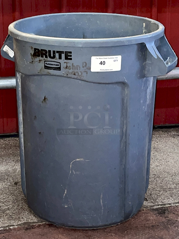 CLEAN! Rubbermaid Brute 55-Gallon Trash Can.
