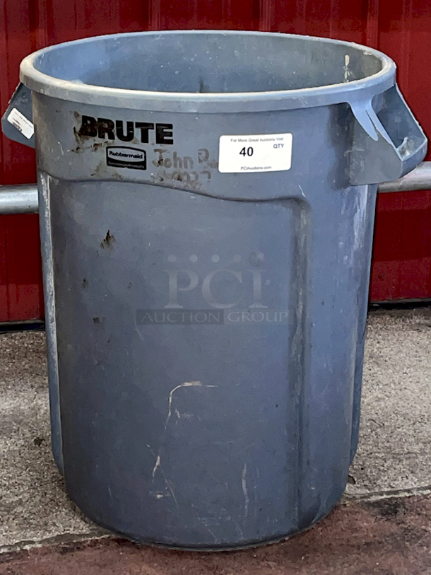 CLEAN! Rubbermaid Brute 55-Gallon Trash Can. - Image 1 of 3