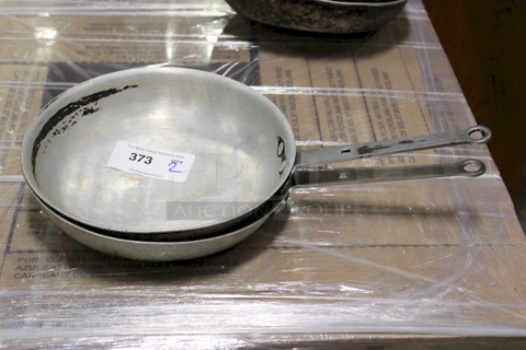 NICE! 12-3/4" Skillet. 2x Your Bid