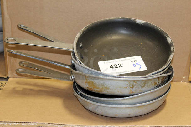 AWESOME VALUE! Browne 5813828 8" Non-Stick Aluminum Frying Pan w/ Solid Silicone Handle. 5x your Bid - Image 2 of 3
