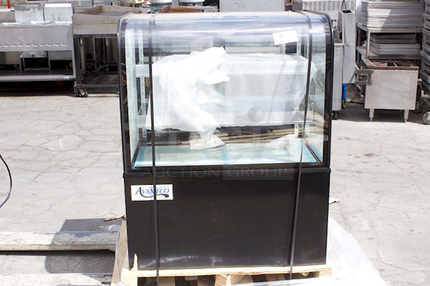 BRAND NEW SCRATCH & DENT! Avantco BC-36-HC 36" Curved Glass Black Refrigerated Bakery Display Case. 115V Tested. In Working Condition. 
SN:1447601010008 Glass Is Damaged. 
 - Image 9 of 9