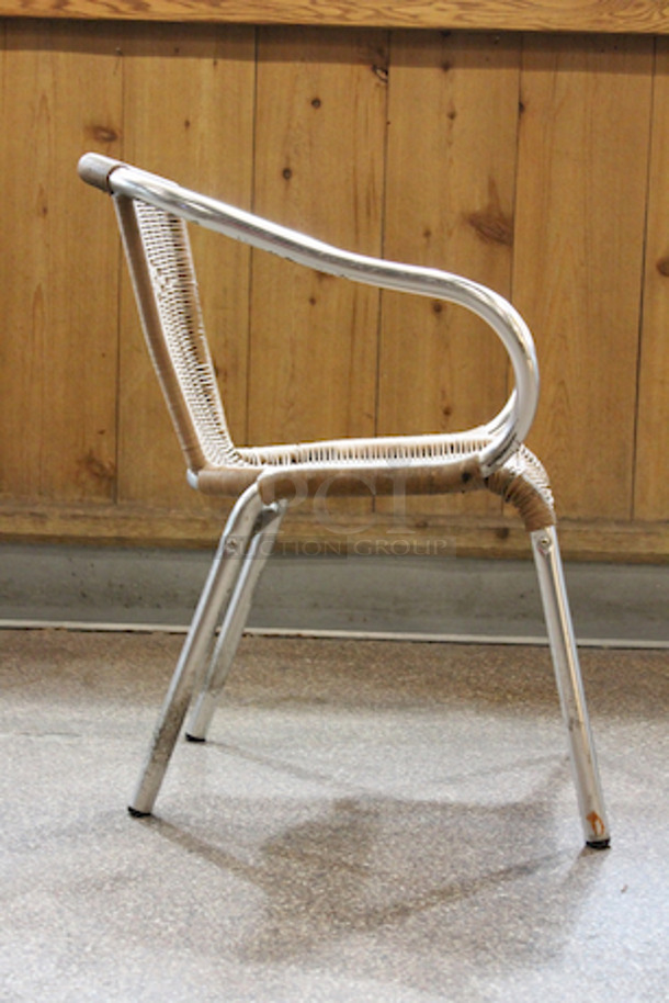 COMFORTABLE! Outdoor Whicker Seating.
30x22-1/2x32
3x Your Bid - Image 3 of 6
