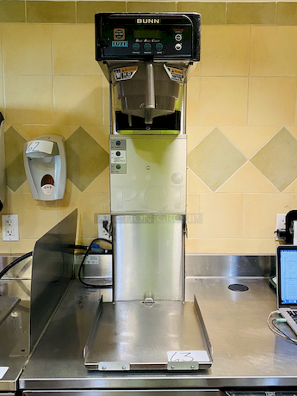 AWESOME! Bunn ITCB-DV,29"TRK W/TRAY(FUZE)
Tested In Working Order. 
ITCB Infusion Series Tea & Coffee Brewer -Dual Volt, 29" W/Tray.
 H 35.0"  W 11.6" D 22.1" - Image 1 of 4