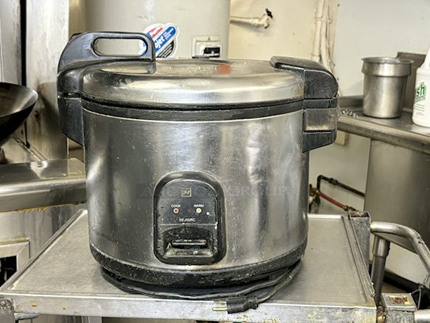 SWEET! 30-Cup CUCKOO CR-3032 Rice Cooker. 120V~/60Hz 1460W AC. Used to keep rice warm. Will NOT cook rice.  - Image 2 of 5